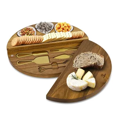 Atklājot, kā galda uzmanības centrā ir Acacia Wood Charcuterie Board komplekts